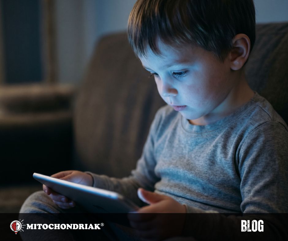 Dziecko tablet niebieskie światło wieczór sen melatonina