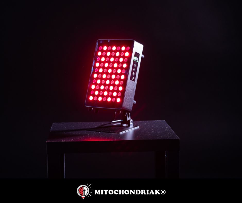 Kompaktes Mitochondriak® Rotlichtpanel mit Rotlicht und NIR im Betrieb